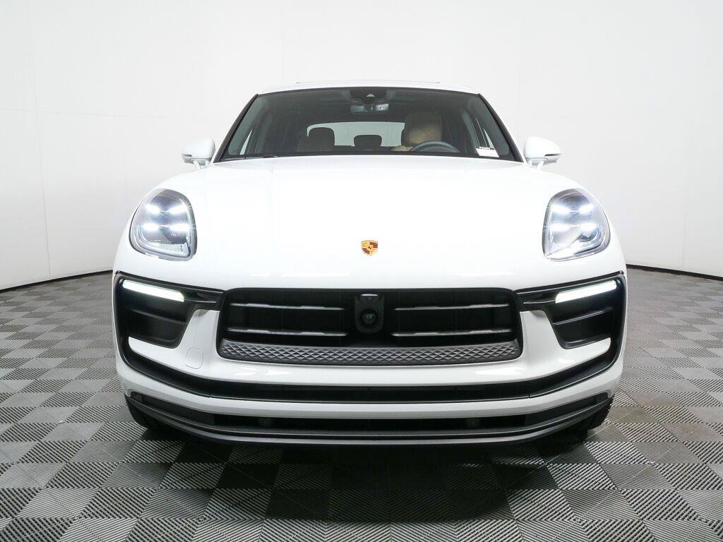 Certified 2026 Porsche Macan AWD/4WD image 36