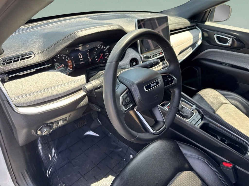 Used 2024 Jeep Compass Latitude AWD/4WD image 19