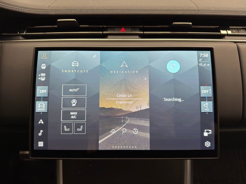 Certified 2025 Land Rover Range Rover SE image 9