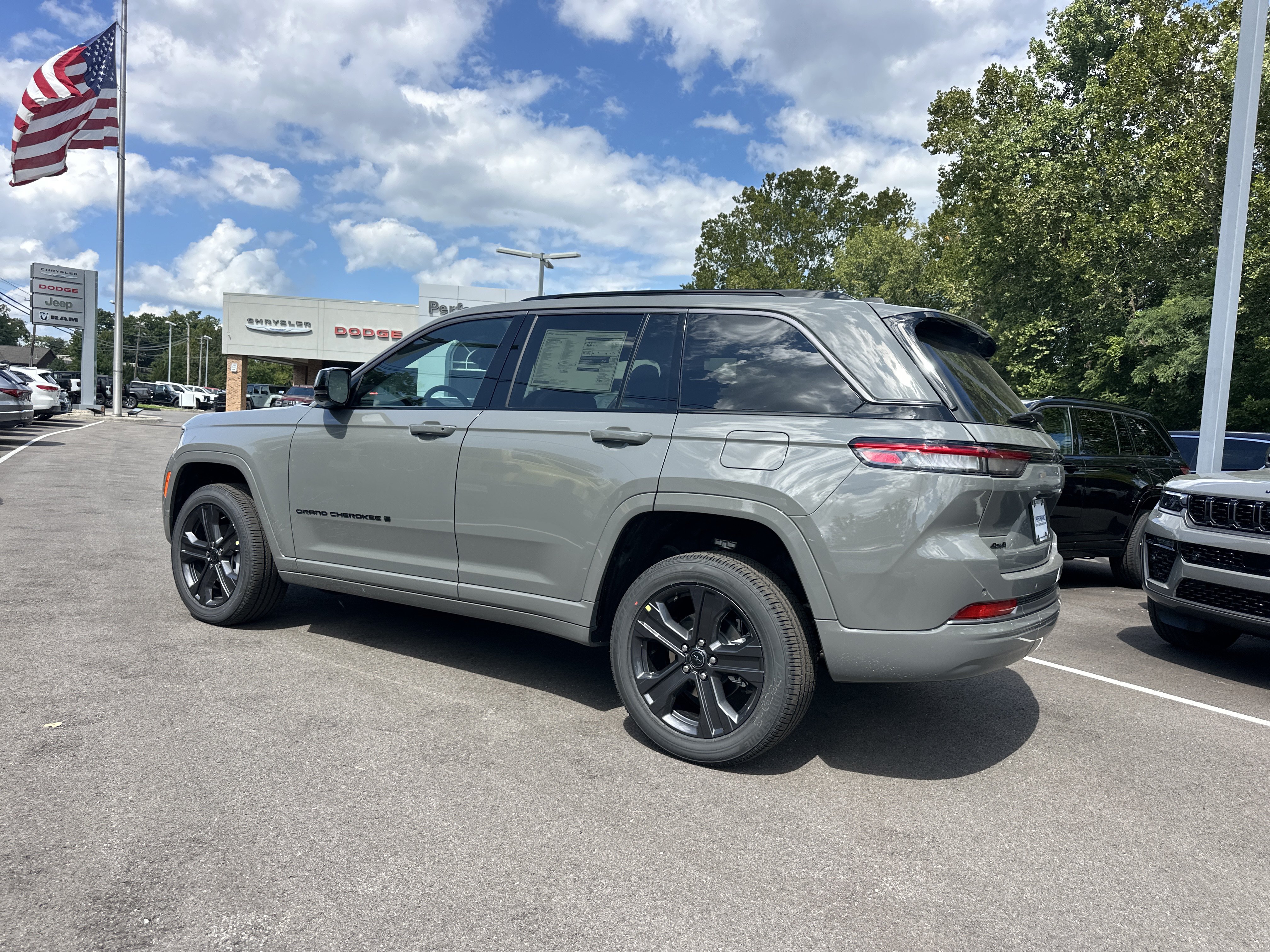 New 2027 Jeep Grand Cherokee Limited AWD/4WD image 25