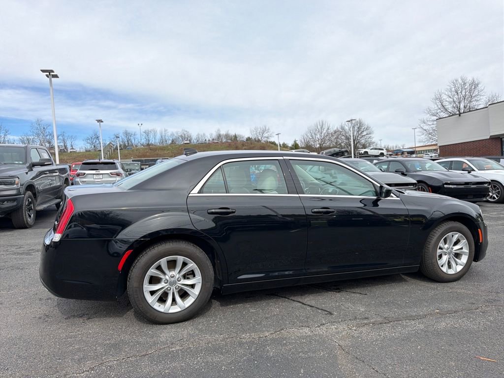 Certified 2022 Chrysler 300 Touring image 7