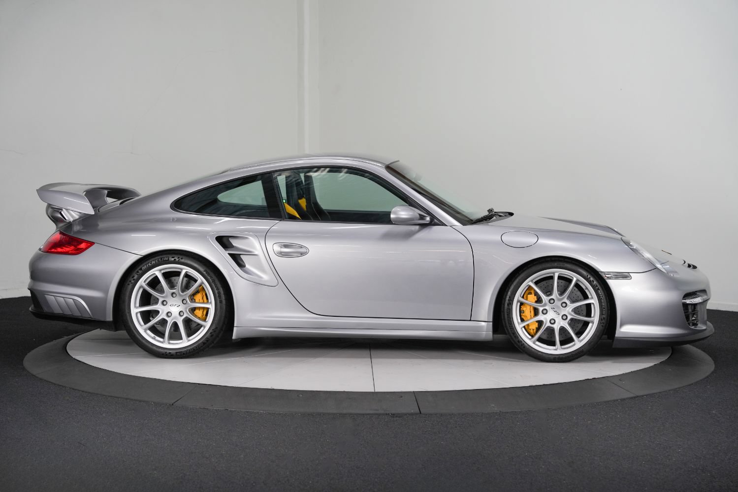 Used 2008 Porsche 911 GT2 RWD image 8