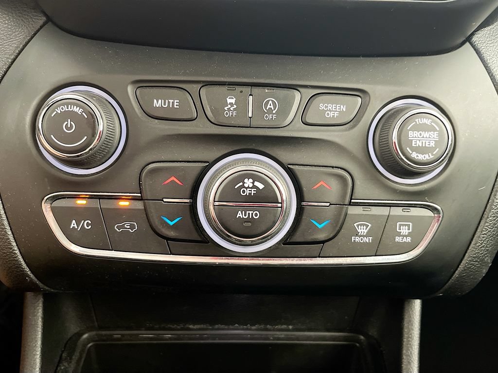 Used 2020 Jeep Cherokee Limited FWD image 16