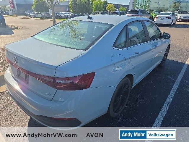 Used 2025 Volkswagen Jetta SE w/ Sunroof Package FWD image 3
