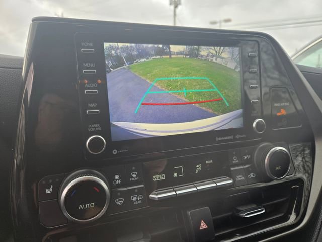 Used 2022 Toyota Highlander XLE AWD/4WD image 12