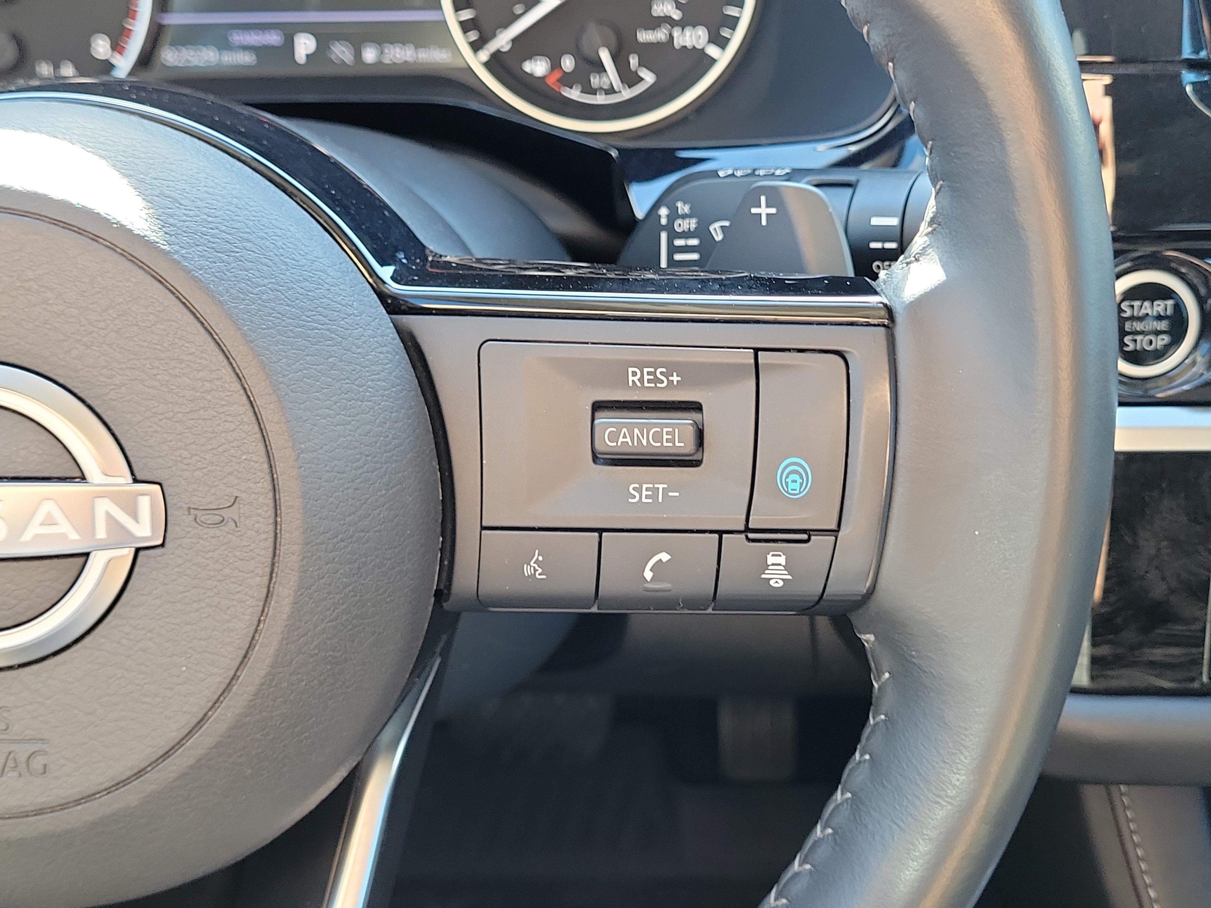 Used 2022 Nissan Pathfinder SV w/ SV Premium Package FWD image 30