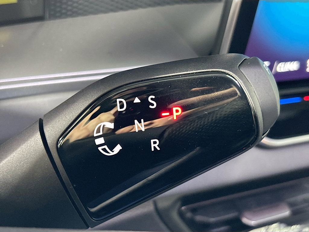 New 2025 Volkswagen Tiguan SE R-Line image 18