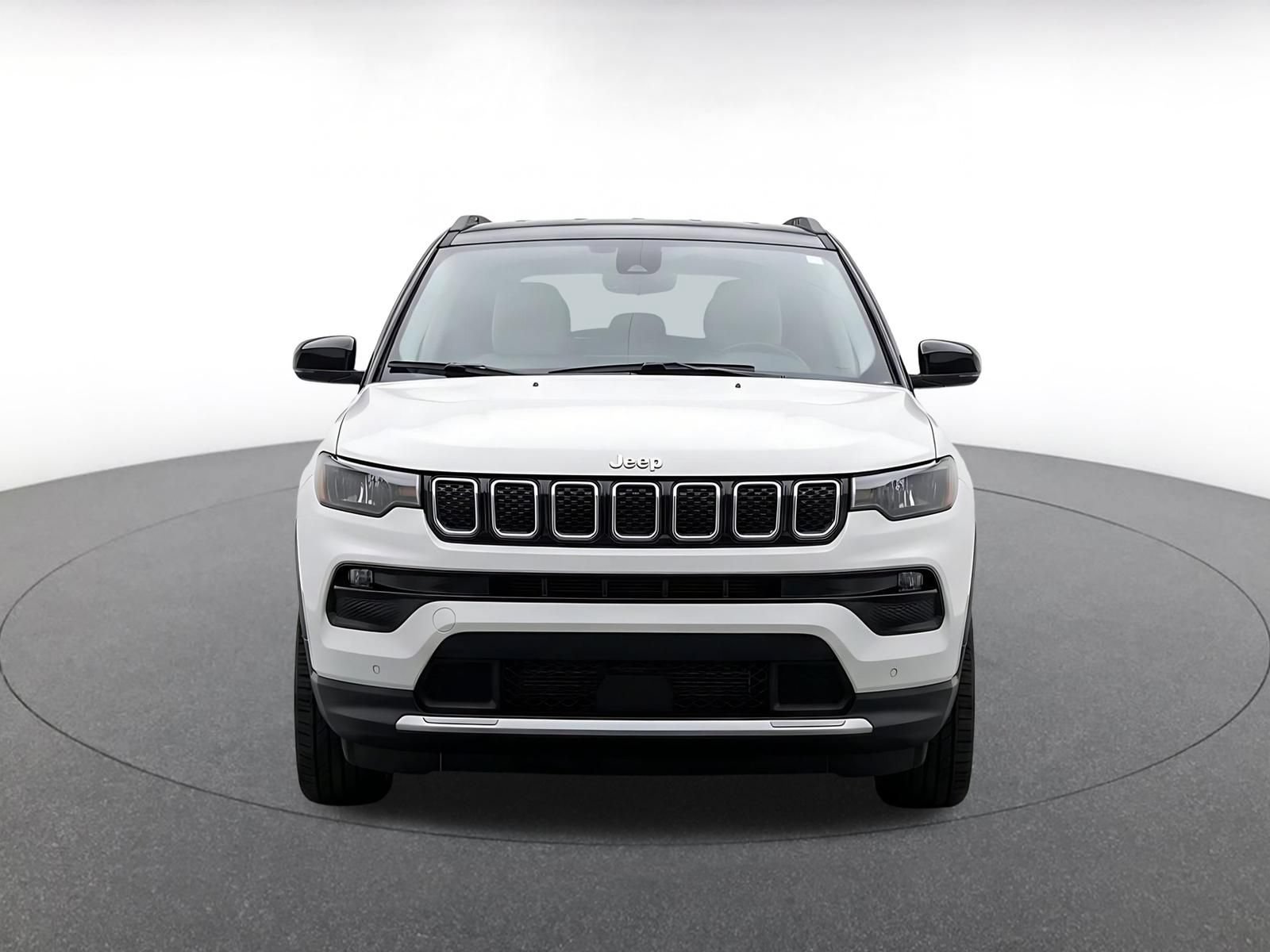 Used 2025 Jeep Compass Limited AWD/4WD image 2