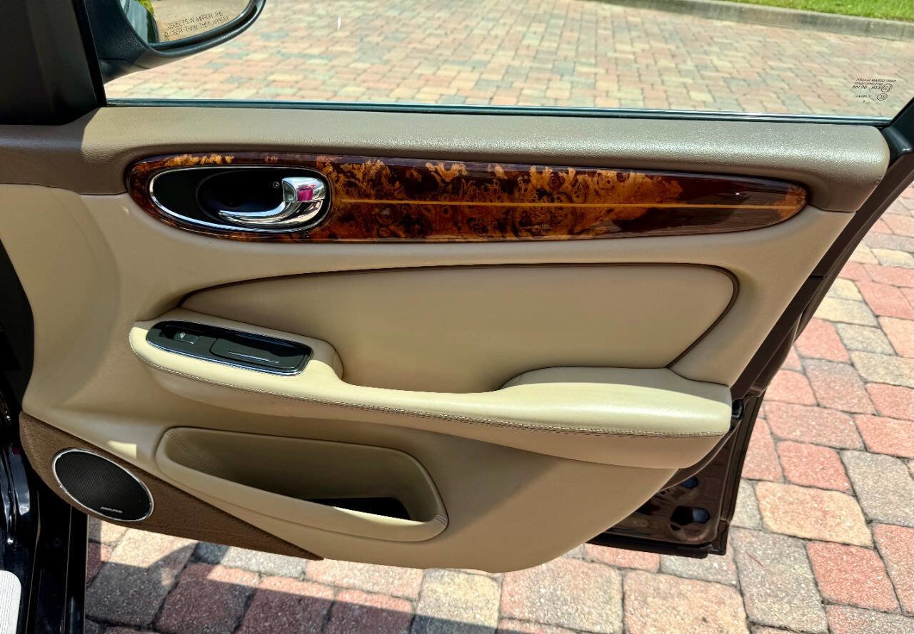 Used 2006 Jaguar XJ Vanden Plas image 21