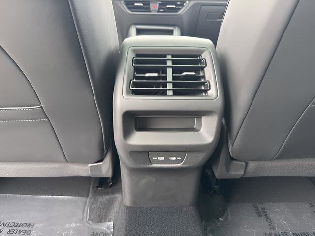 New 2025 Volkswagen Tiguan SE image 17