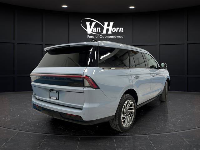Used 2025 Lincoln Navigator Reserve AWD/4WD image 3