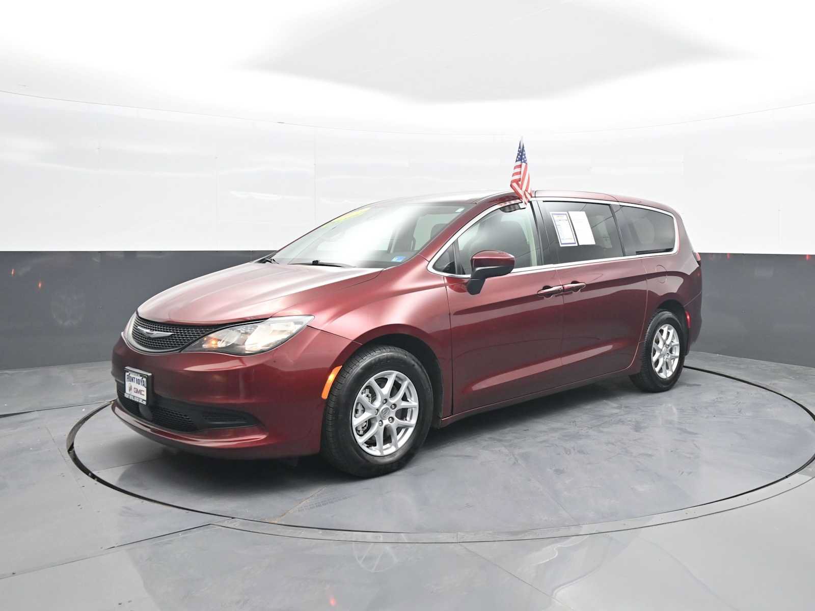 Used 2023 Chrysler Voyager LX FWD image 4
