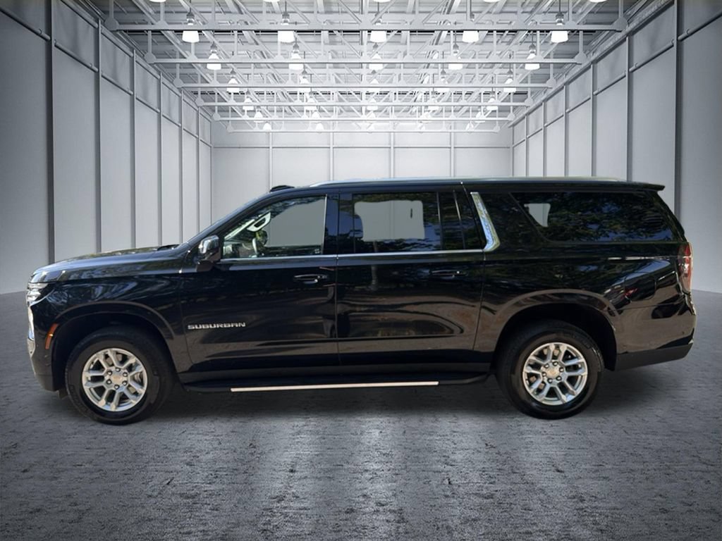 Used 2025 Chevrolet Suburban LT AWD/4WD image 2