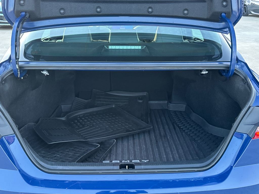 Used 2025 Toyota Camry SE w/ Multimedia Upgrade Package image 5