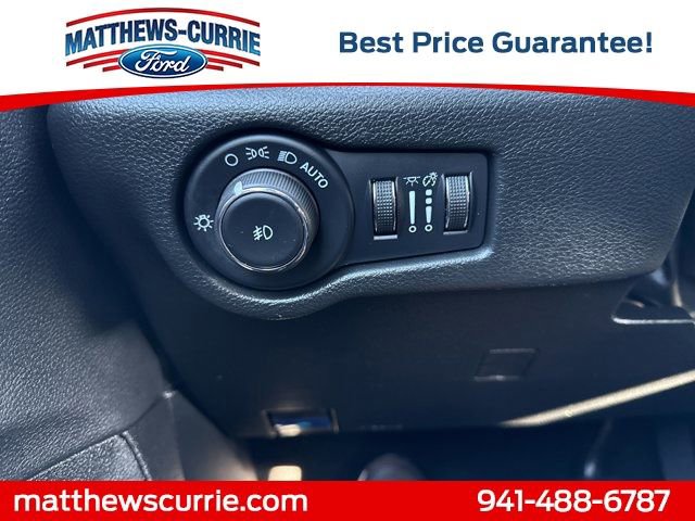 Used 2025 Chrysler Pacifica Limited image 28