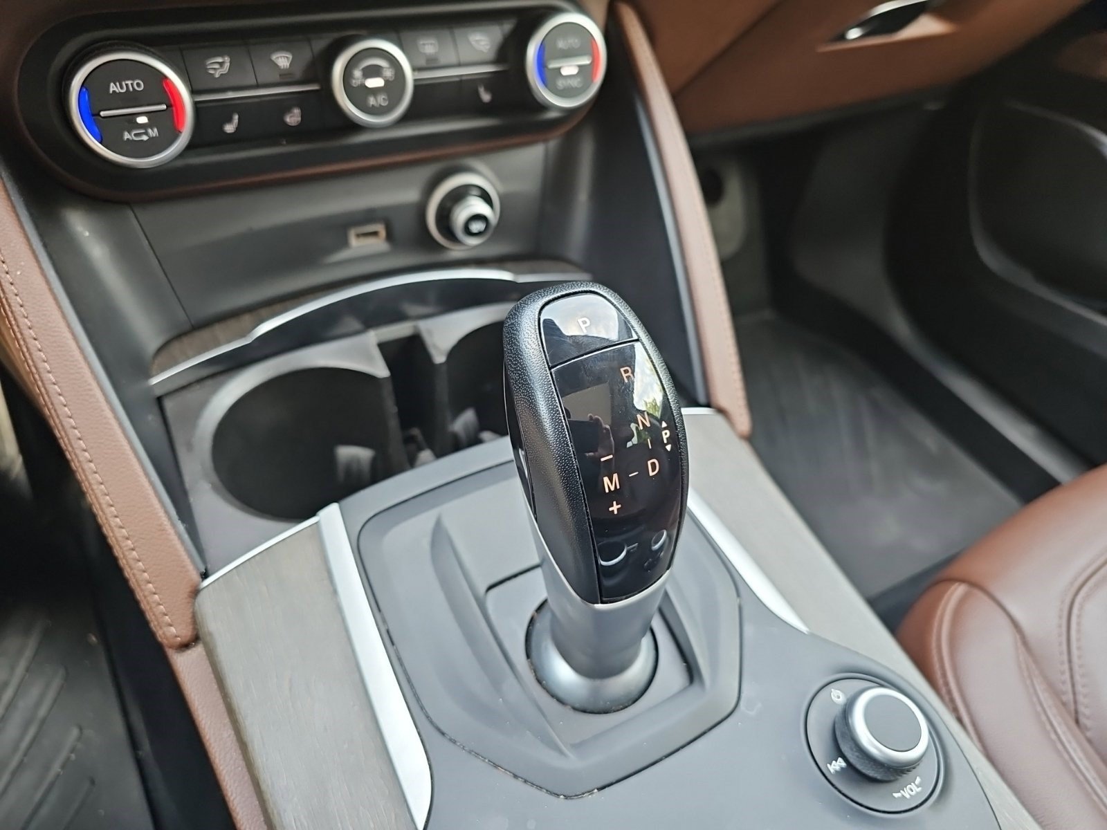 Used 2018 Alfa Romeo Stelvio Ti AWD/4WD image 21