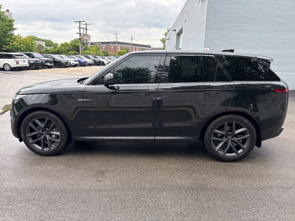 Used 2024 Land Rover Range Rover Sport SE AWD/4WD image 3