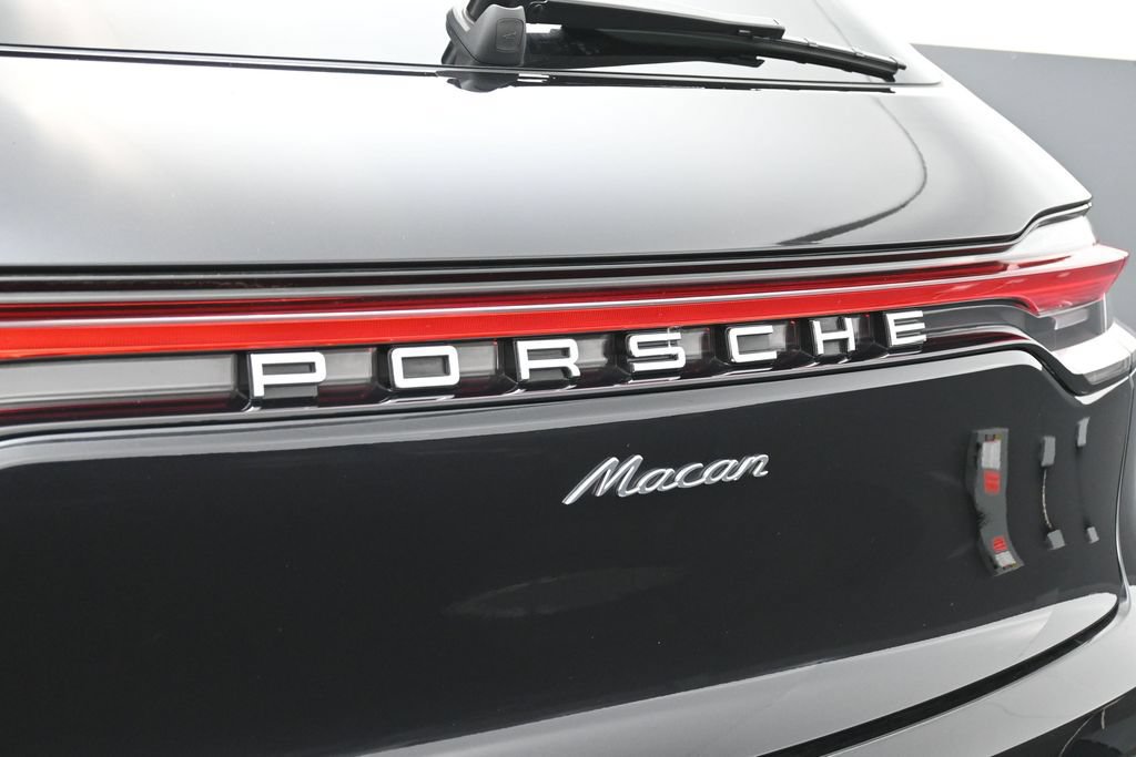 Certified 2024 Porsche Macan AWD/4WD image 14