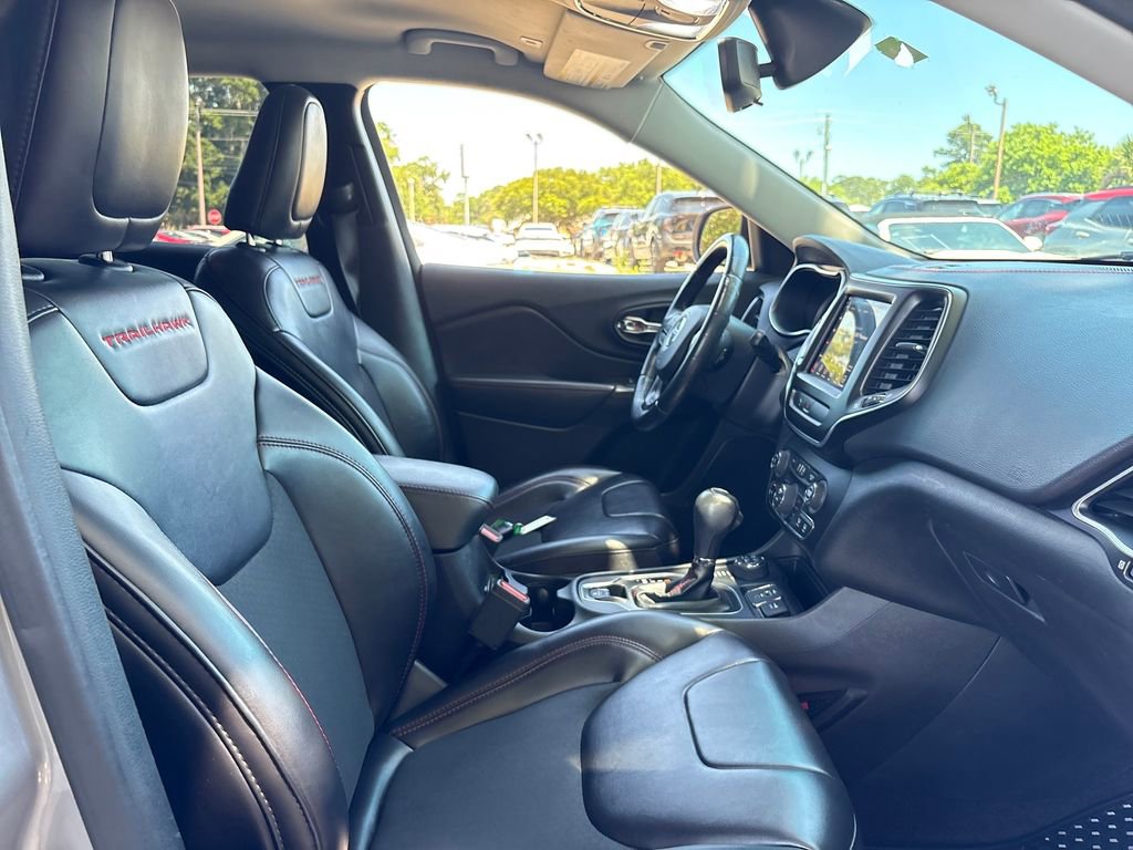 Used 2019 Jeep Cherokee Trailhawk AWD/4WD image 26
