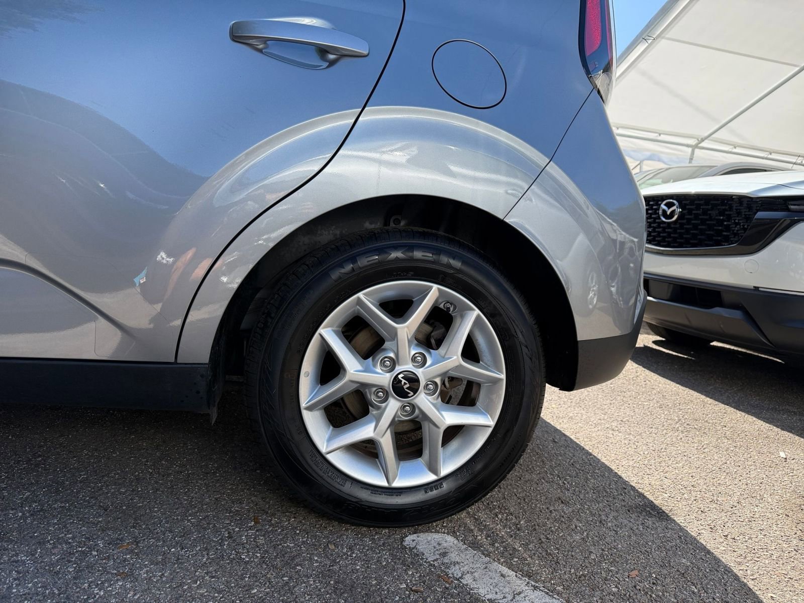 Used 2025 Kia Soul LX w/ LX Technology Package FWD image 27