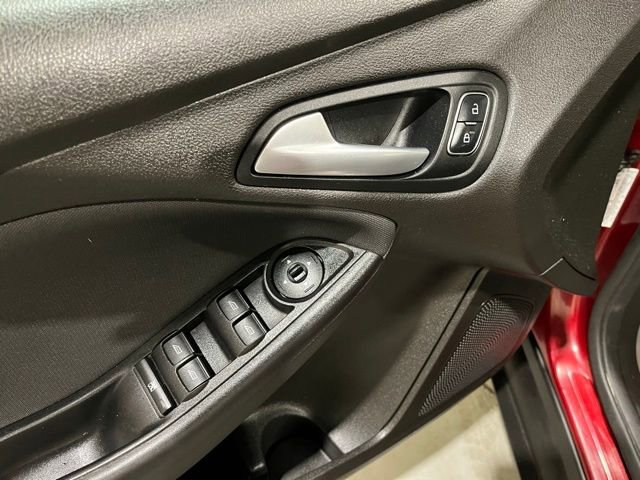 Used 2016 Ford Focus SE w/ SE Cold Weather Package FWD image 19