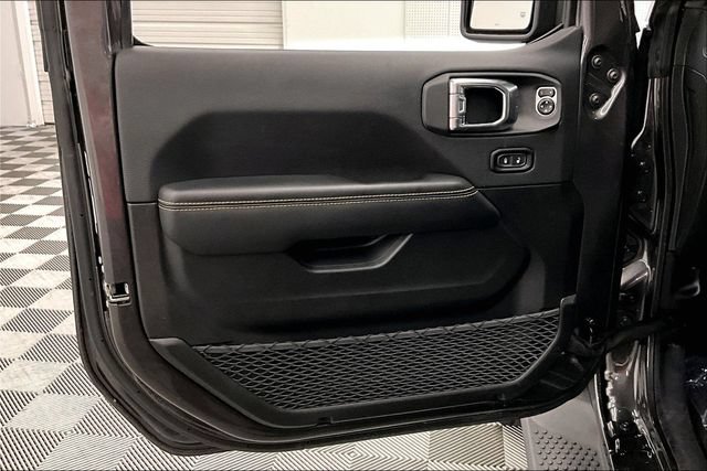 Used 2025 Jeep Wrangler Unlimited Sahara AWD/4WD image 21