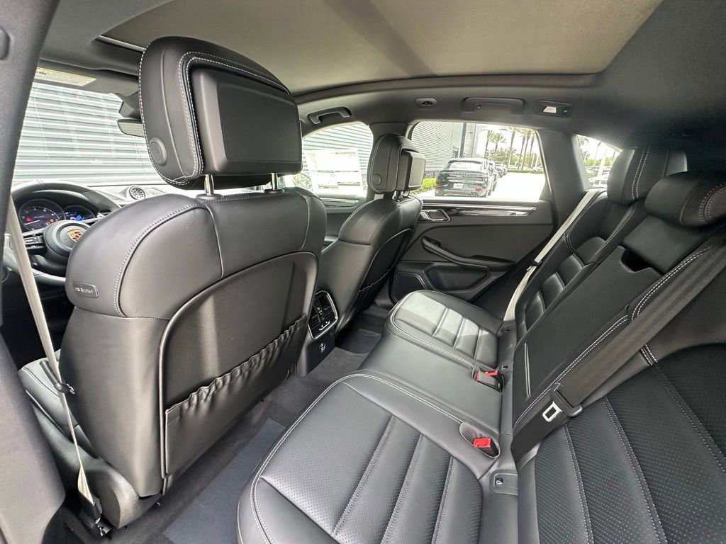 Certified 2025 Porsche Macan Turbo AWD/4WD image 30