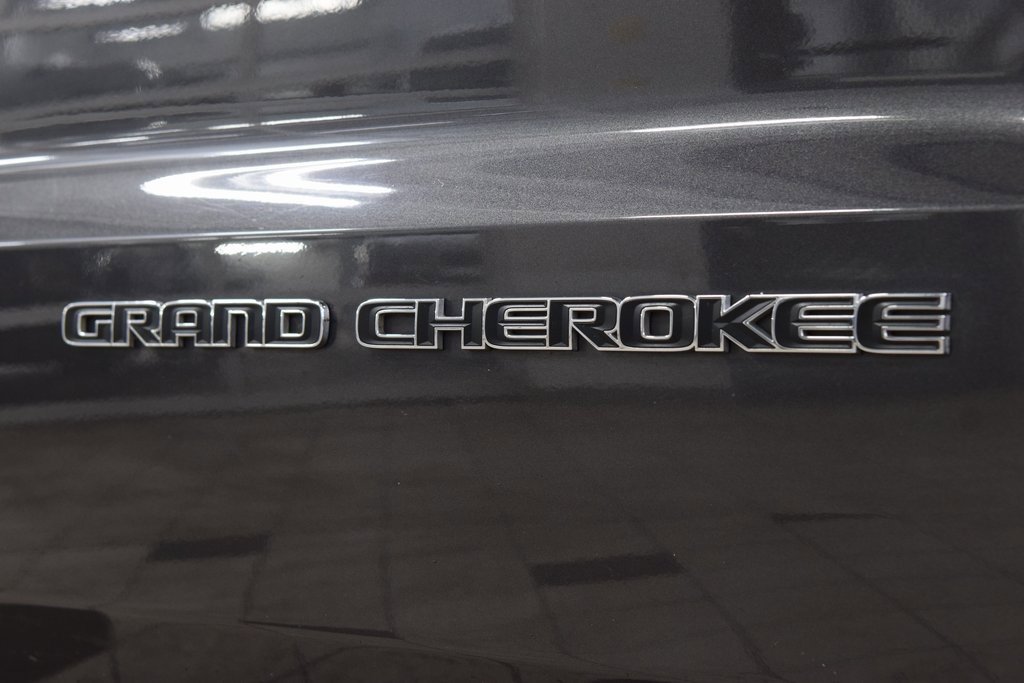 Used 2017 Jeep Grand Cherokee Limited image 16