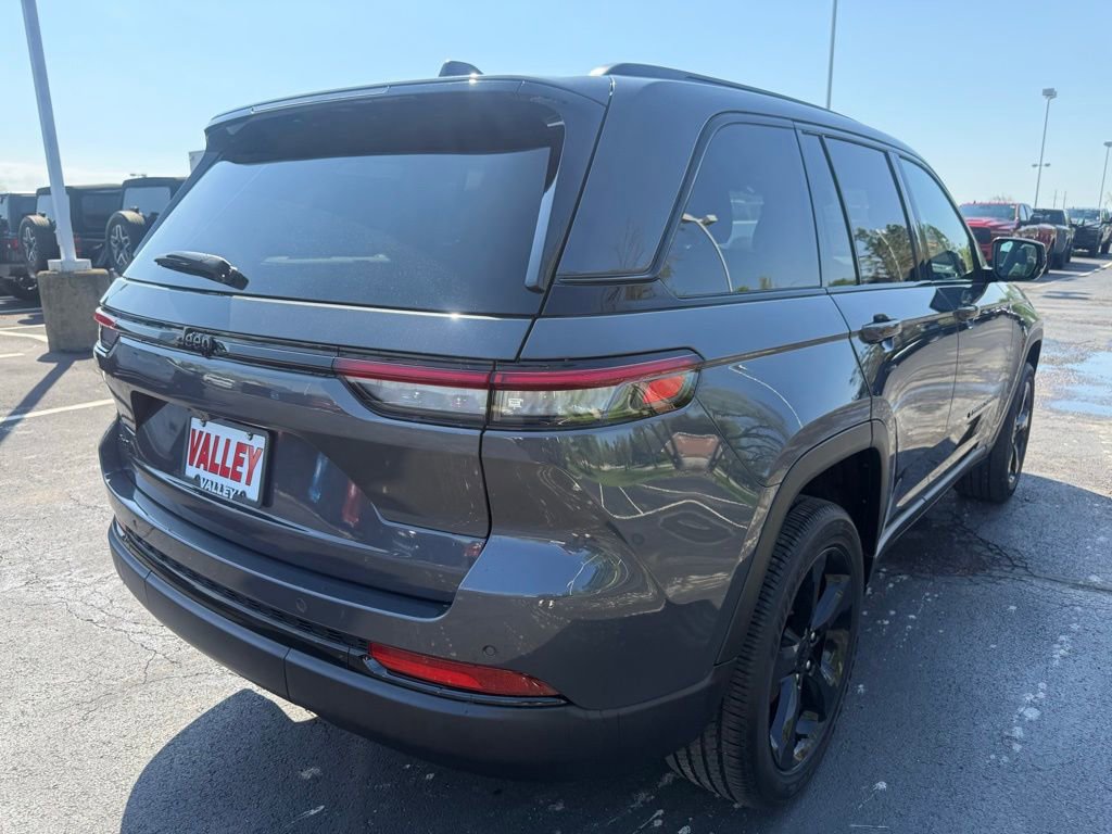 Certified 2024 Jeep Grand Cherokee Altitude AWD/4WD image 7