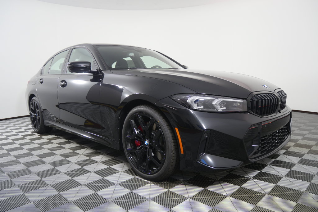 New 2026 BMW 330i Sedan w/ M Sport Package RWD image 2