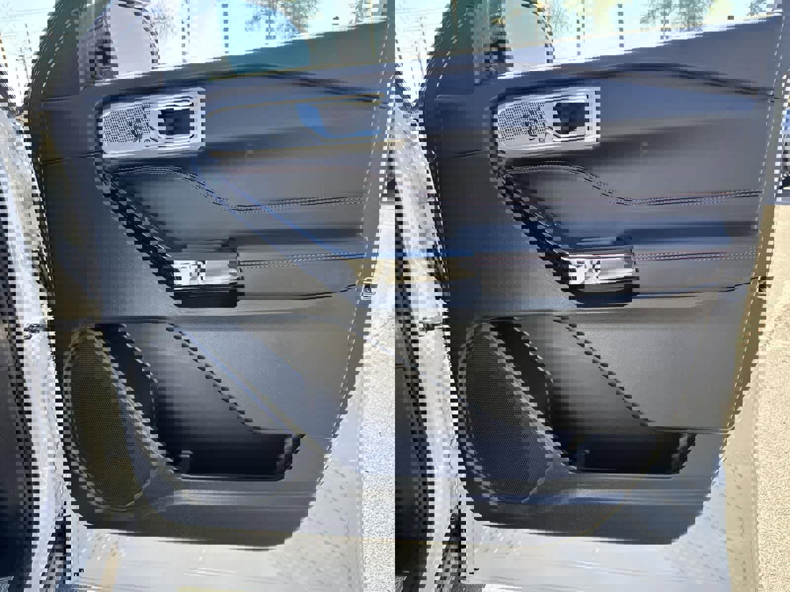 Used 2024 Ford Explorer ST-Line w/ Class IV Trailer Tow Package image 39