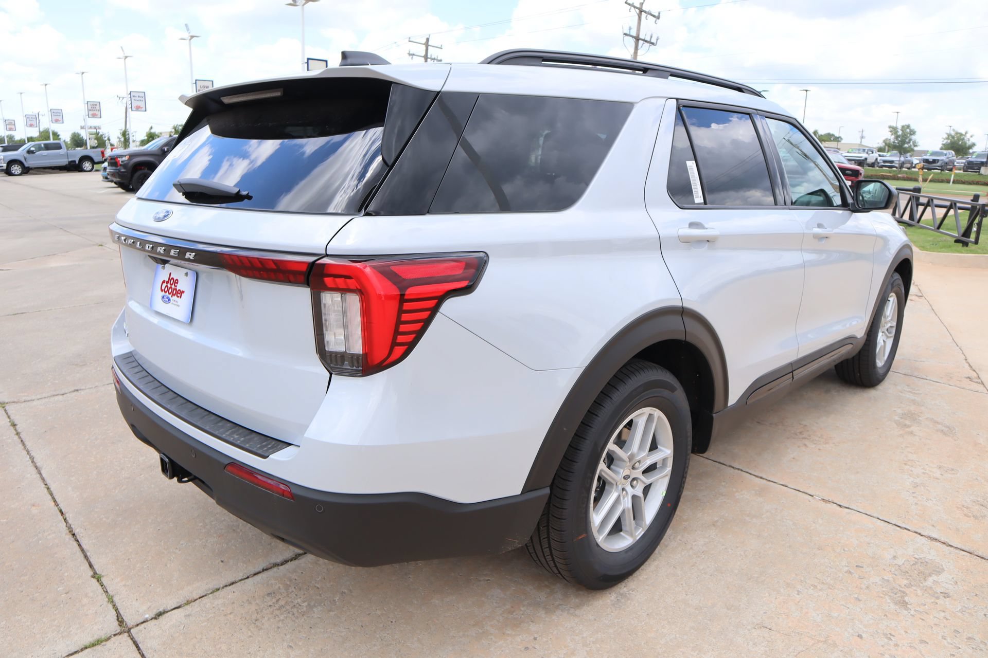New 2026 Ford Explorer Active RWD image 23