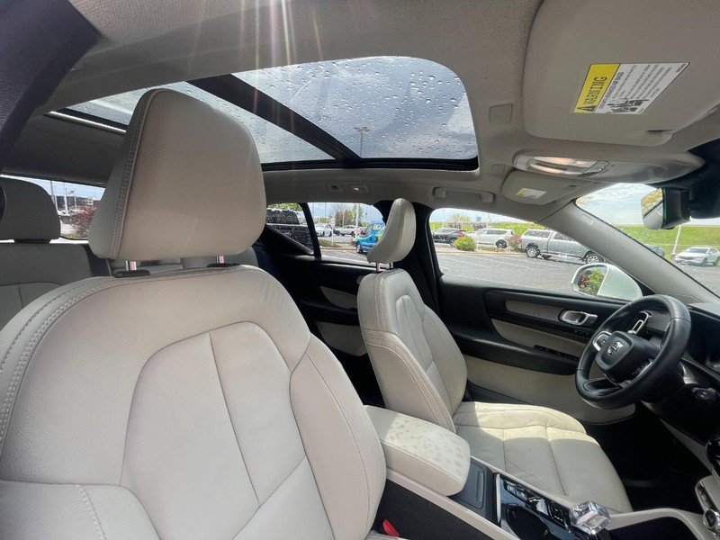 Used 2023 Volvo XC40 B5 Plus AWD/4WD image 11