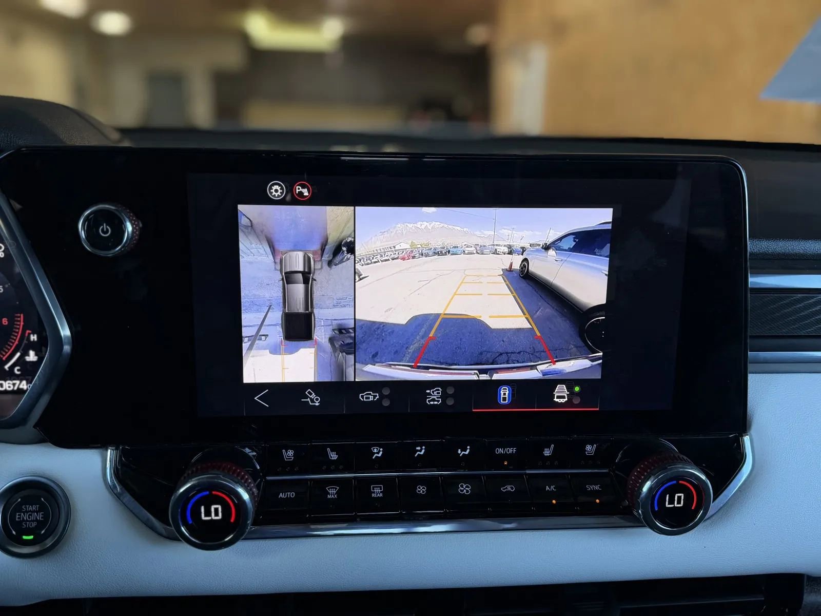 Used 2025 GMC Canyon AT4 w/ AT4X Package image 30