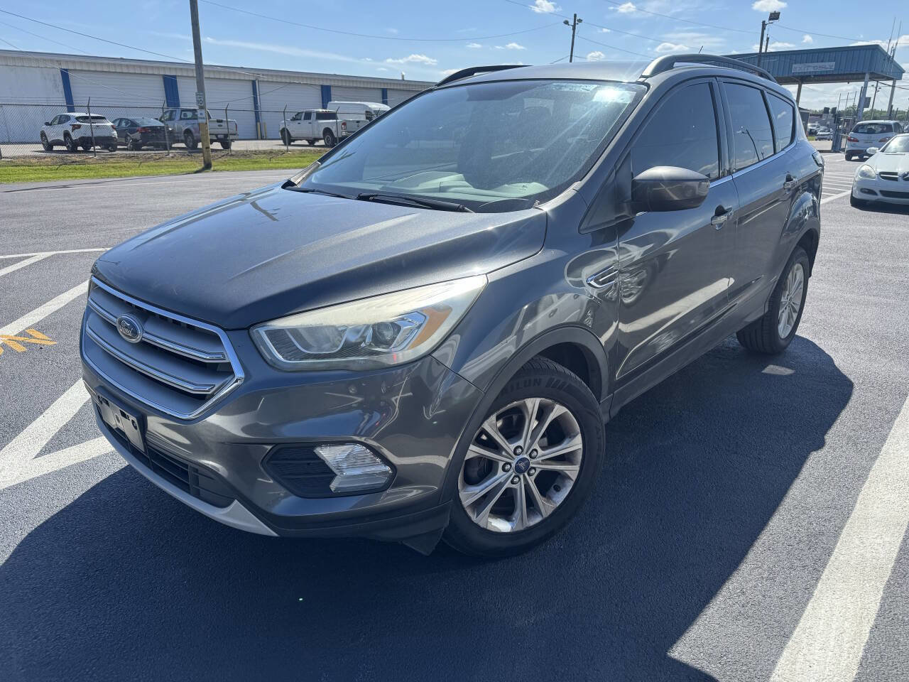 Used 2017 Ford Escape SE w/ Equipment Group 201A FWD image 2