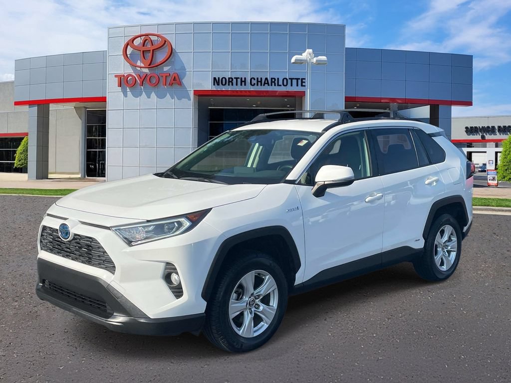 Used 2021 Toyota RAV4 XLE w/ XLE Grade Weather Package AWD/4WD image 5