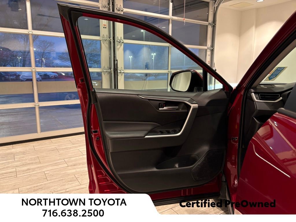 Used 2025 Toyota RAV4 XLE w/ Convenience Package image 31