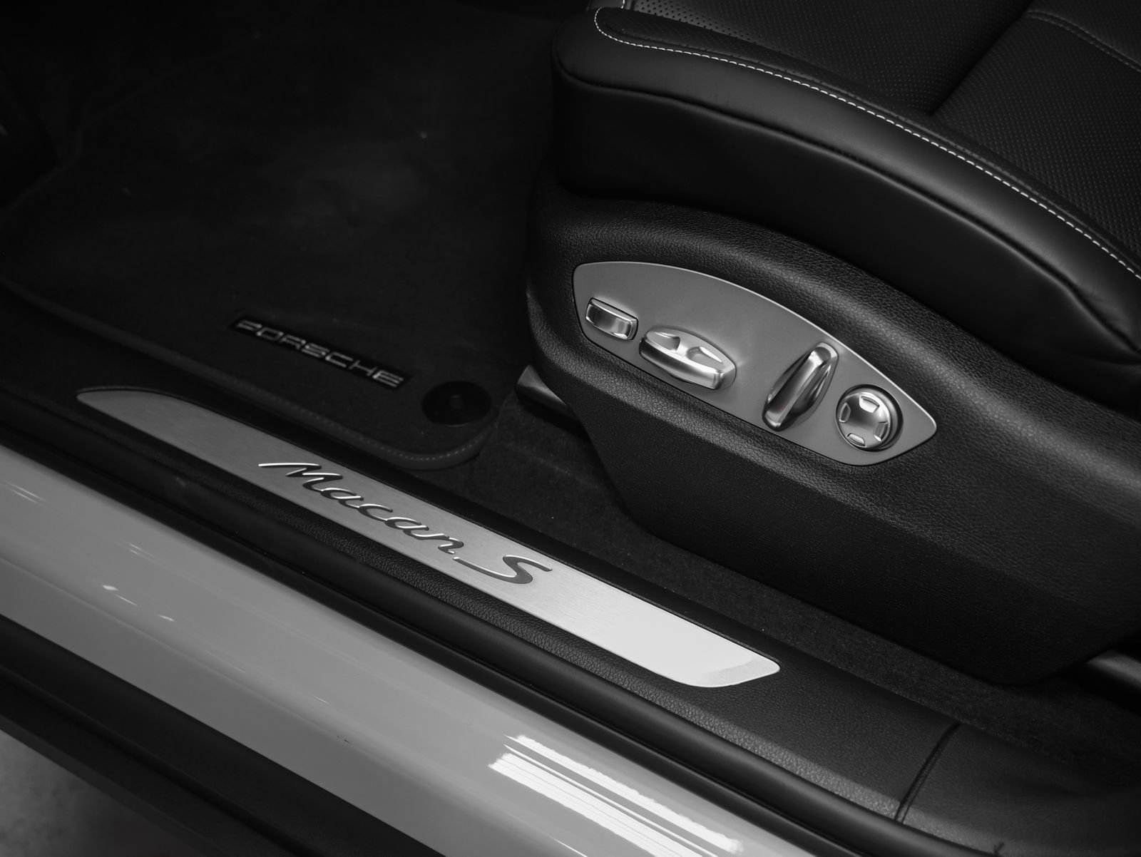 New 2026 Porsche Macan S AWD/4WD image 34