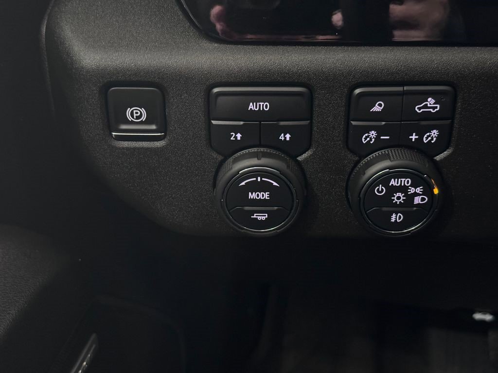 Certified 2025 Chevrolet Silverado 1500 RST w/ Convenience Package II AWD/4WD image 28