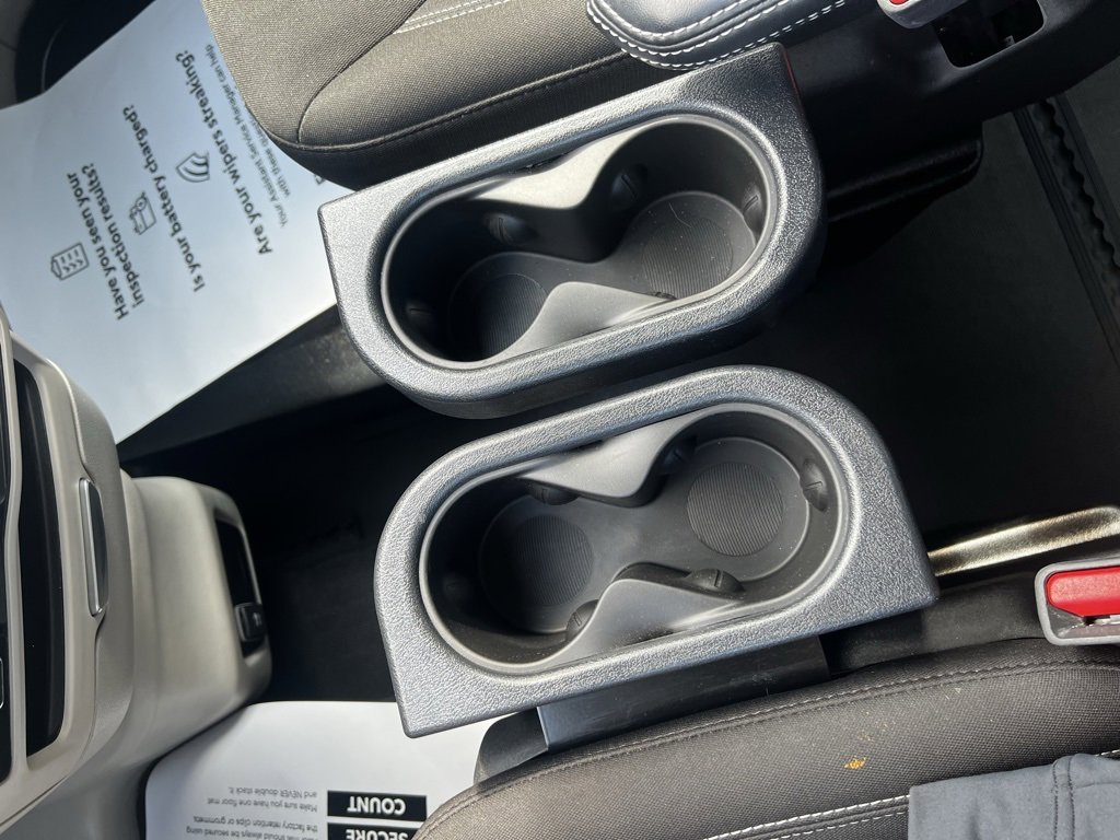 Used 2022 Chrysler Voyager LX image 16