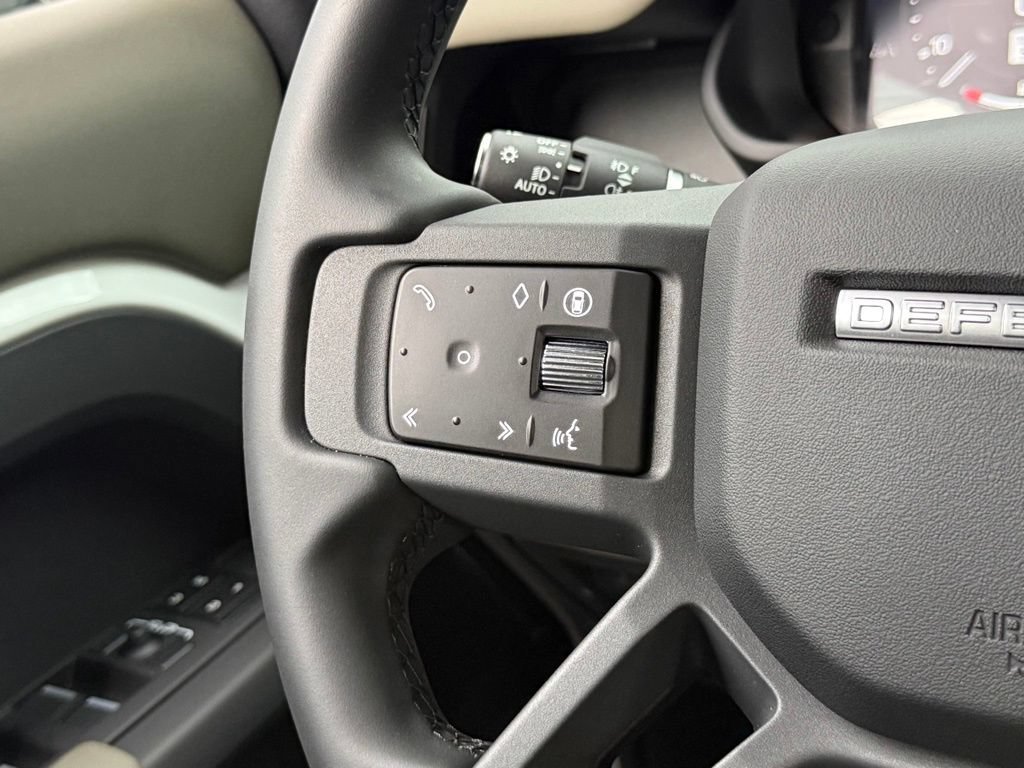 Certified 2026 Land Rover Defender 110 X-Dynamic SE AWD/4WD image 19