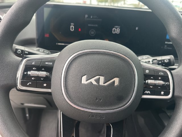 Certified 2025 Kia Sorento LX FWD image 22