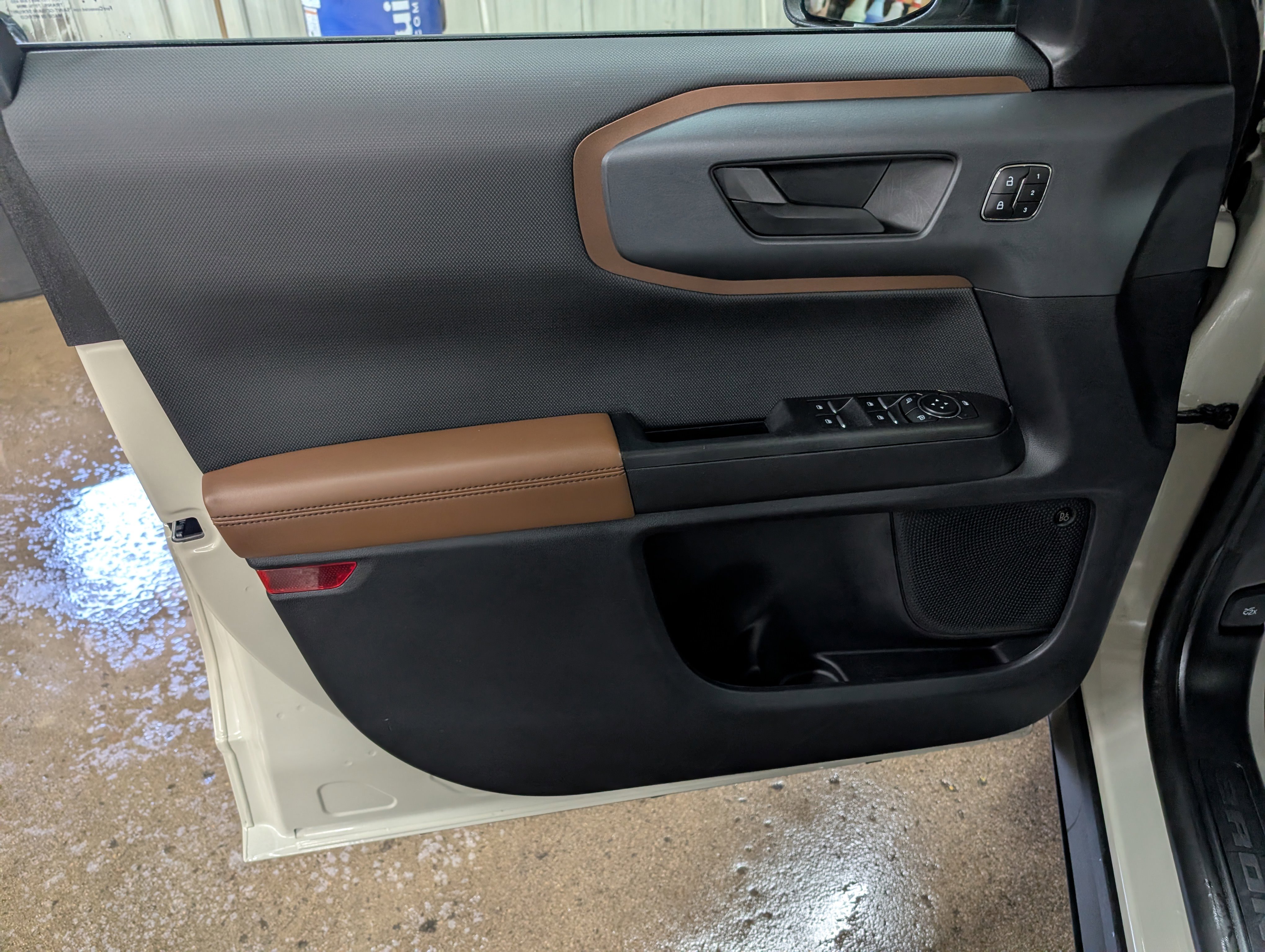 Used 2024 Ford Bronco Sport Outer Banks w/ Tech Package AWD/4WD image 4