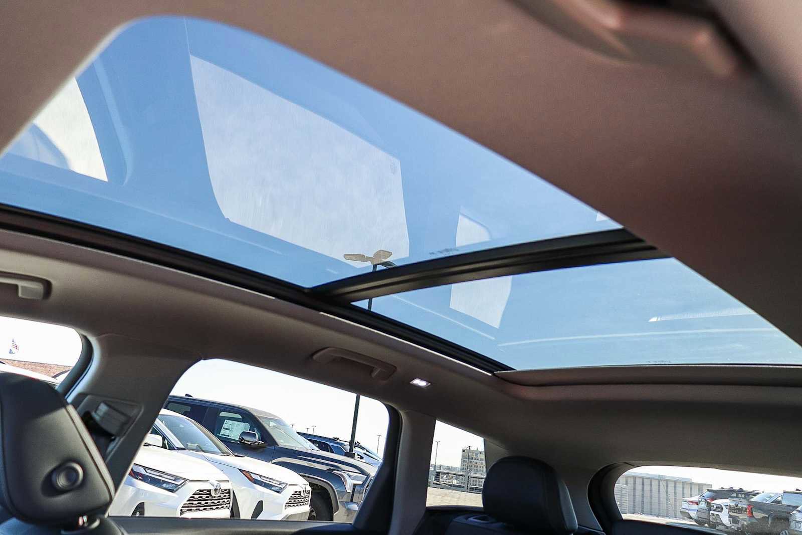 Used 2025 Audi Q6 e-tron Premium w/ Convenience Package image 33