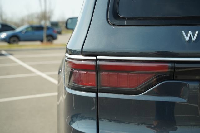 Used 2024 Jeep Wagoneer 4WD w/ Premium Group I image 43