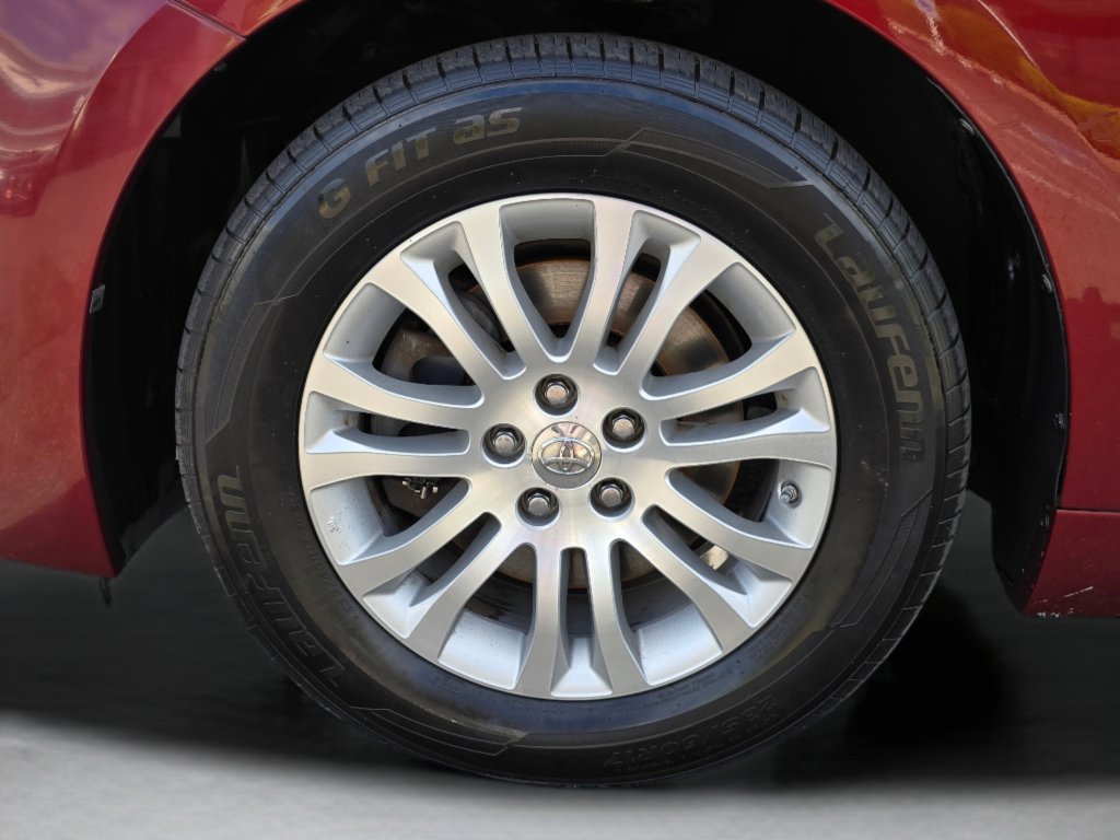 Used 2016 Toyota Sienna XLE Premium FWD image 37