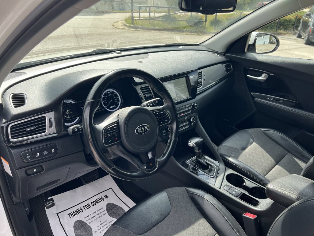 Used 2019 Kia Niro S Touring FWD image 10