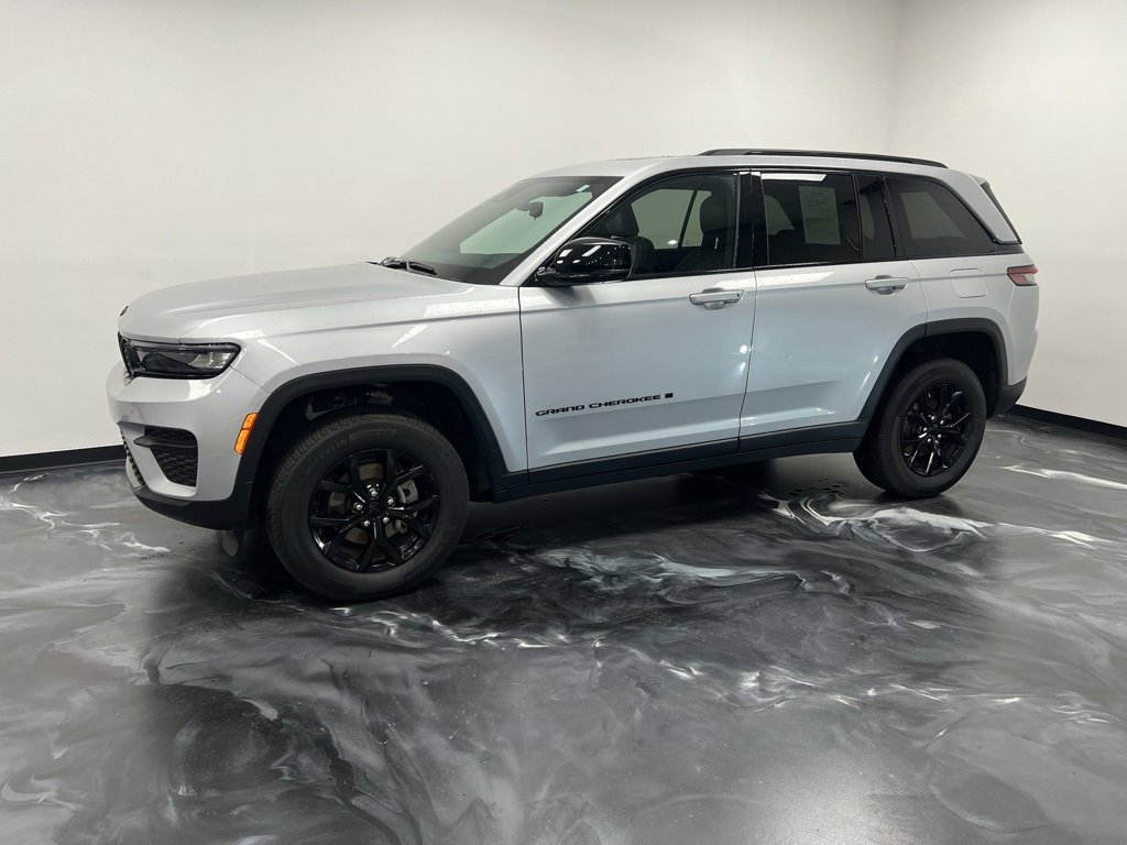 Used 2024 Jeep Grand Cherokee Altitude image 20
