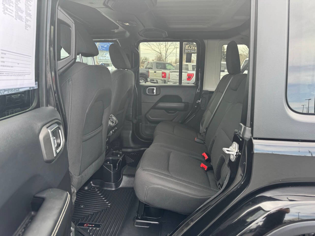 Used 2018 Jeep Wrangler Unlimited Sahara w/ Uconnect 4C Nav & Sound Group image 27