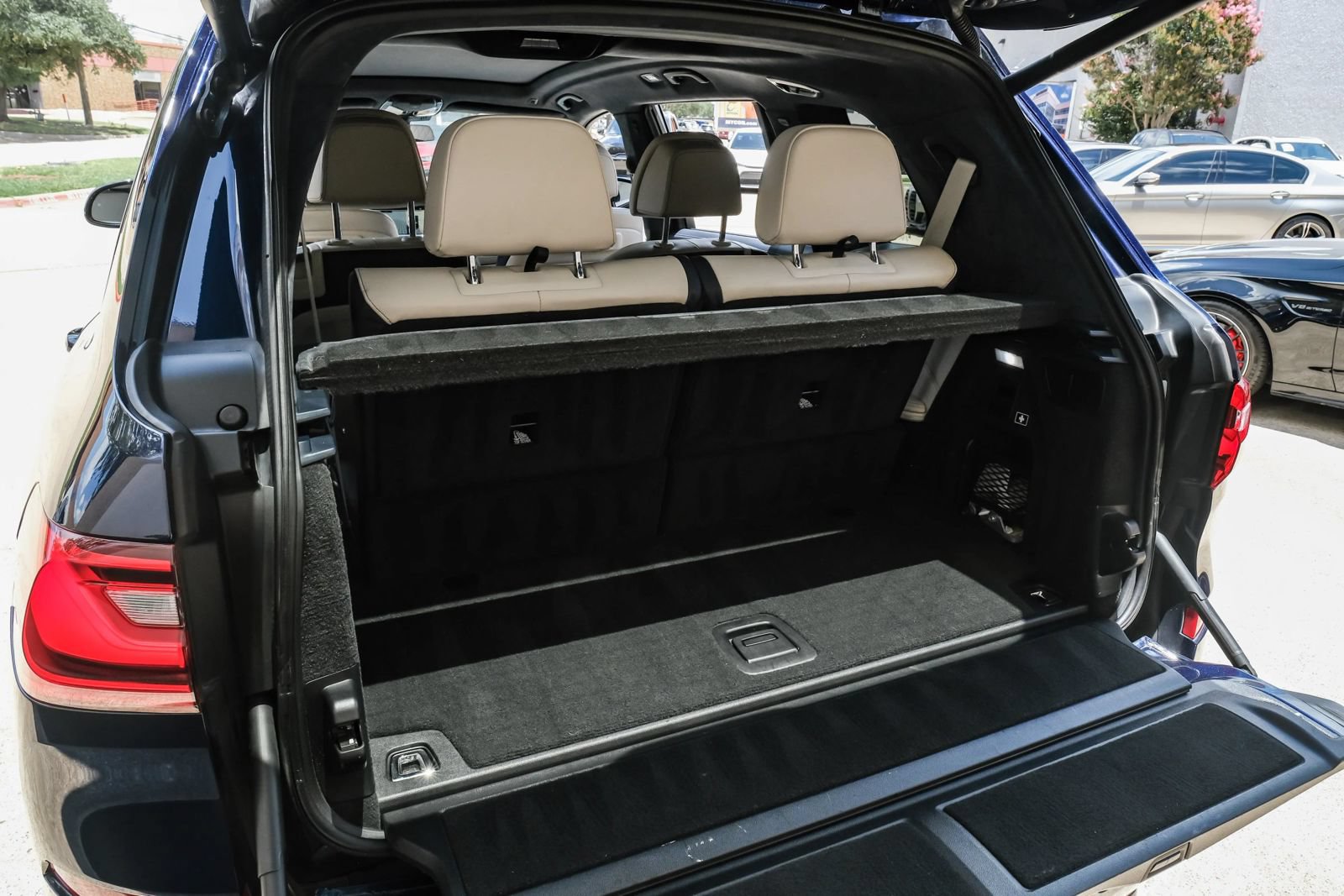 Used 2021 BMW X7 xDrive40i w/ M Sport Package AWD/4WD image 56
